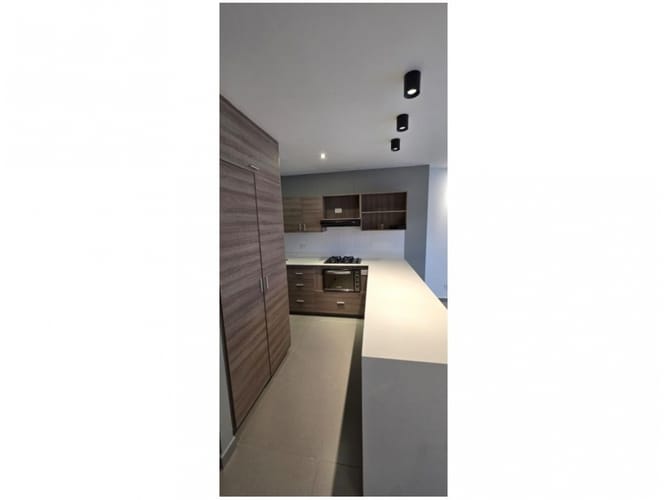 Apartamento de 3 alcobas en venta en Loma Del Escobero, Envigado, 85 m² · foto 2 de 21