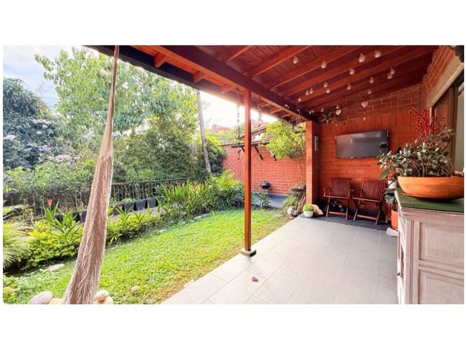 Casa de 3 alcobas en venta en Loma Del Chocho, Envigado, 220 m² · foto 9 de 24