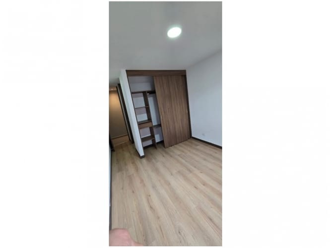 Apartamento de 3 alcobas en venta en Loma Del Escobero, Envigado, 85 m² · foto 3 de 21