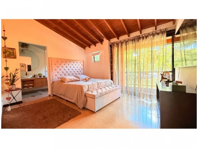 Casa de 3 alcobas en venta en Loma Del Chocho, Envigado, 220 m² · foto 13 de 24