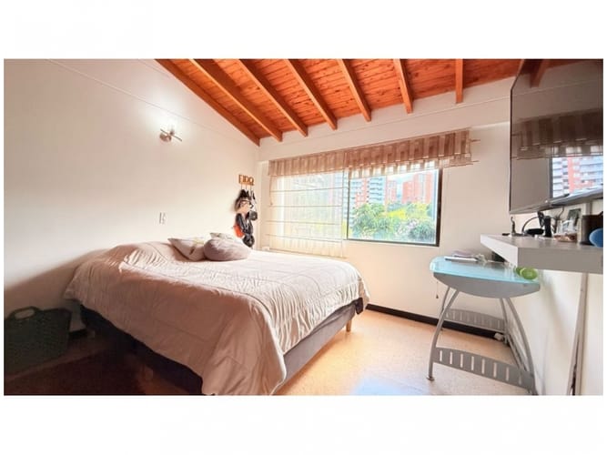 Casa de 3 alcobas en venta en Loma Del Chocho, Envigado, 220 m² · foto 20 de 24