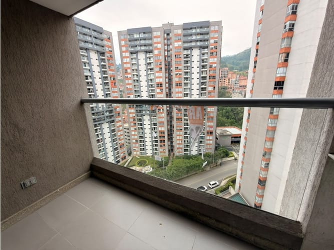 Apartamento de 2 alcobas en arriendo en Loma De Los Bernal, Medellín, 70 m² · foto 4 de 14