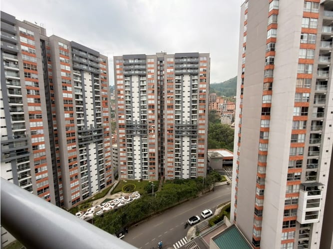 Apartamento de 2 alcobas en arriendo en Loma De Los Bernal, Medellín, 70 m² · foto 5 de 14