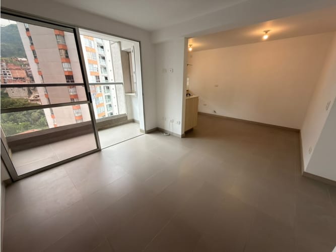 Apartamento de 2 alcobas en arriendo en Loma De Los Bernal, Medellín, 70 m² · foto 6 de 14