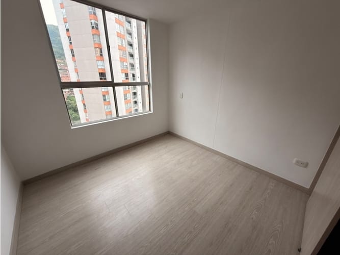 Apartamento de 2 alcobas en arriendo en Loma De Los Bernal, Medellín, 70 m² · foto 9 de 14