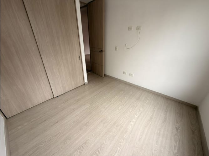 Apartamento de 2 alcobas en arriendo en Loma De Los Bernal, Medellín, 70 m² · foto 10 de 14