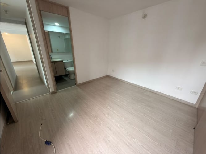 Apartamento de 2 alcobas en arriendo en Loma De Los Bernal, Medellín, 70 m² · foto 12 de 14