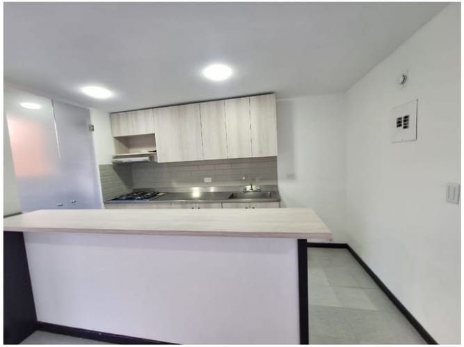Apartamento de 3 alcobas en venta en Loma De San Julian, Medellín, 90 m² · foto 3 de 21