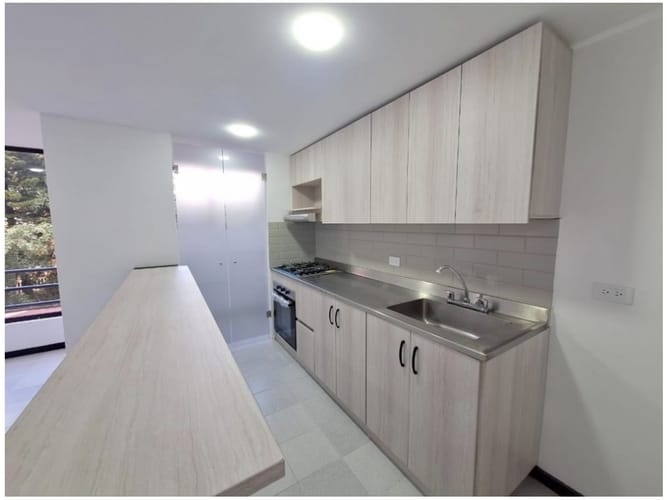 Apartamento de 3 alcobas en venta en Loma De San Julian, Medellín, 90 m² · foto 4 de 21