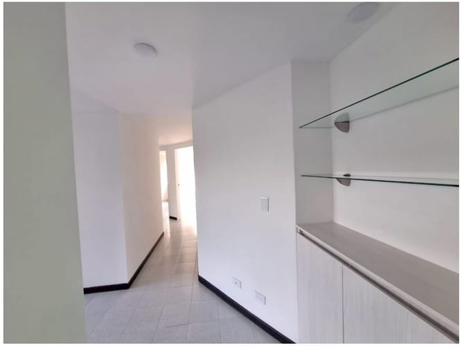 Apartamento de 3 alcobas en venta en Loma De San Julian, Medellín, 90 m² · foto 9 de 21