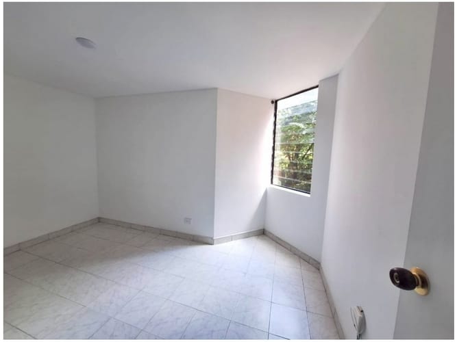 Apartamento de 3 alcobas en venta en Loma De San Julian, Medellín, 90 m² · foto 17 de 21