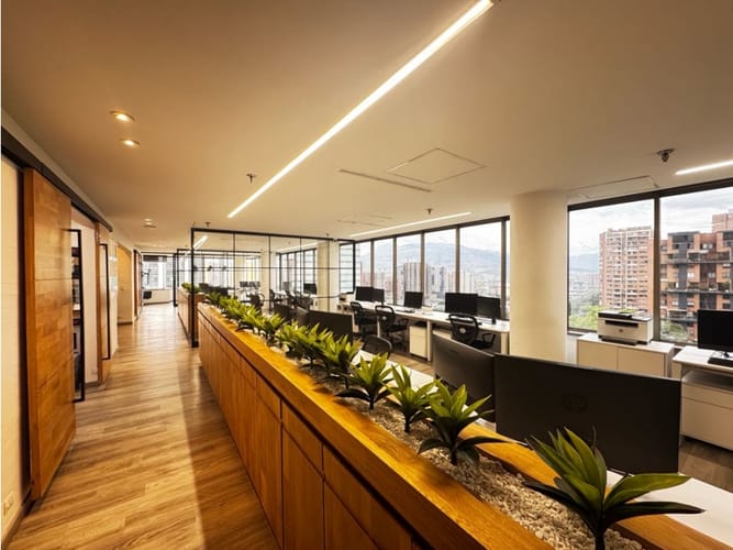 Oficina en venta en Castropol, Medellín, 134 m² · foto 2 de 11