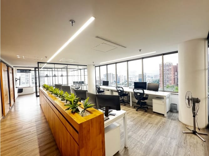 Oficina en venta en Castropol, Medellín, 134 m² · foto 3 de 11