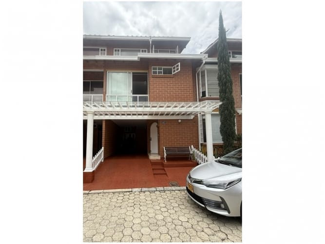 Casa de 4 alcobas en venta en Las Lomas No.2, Medellín, 165 m² · foto 2 de 23