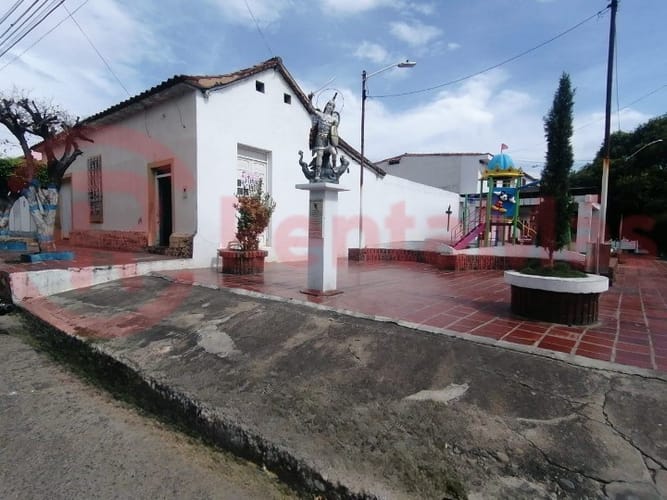 Casa de 5 alcobas en venta en San Miguel, Cúcuta, 197 m² · foto 2 de 10