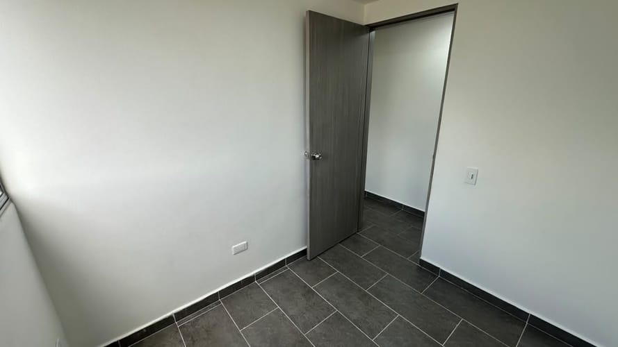 Apartamento de 3 alcobas en arriendo en San Gabriel, Bello, 48 m² · foto 5 de 12