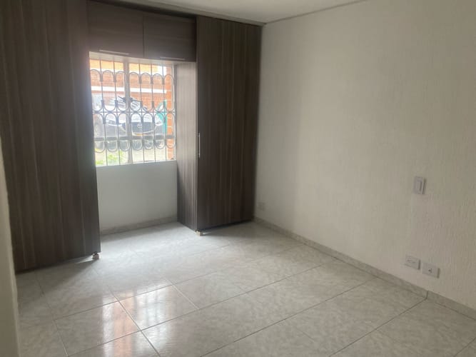 Apartamento de 2 alcobas en arriendo en Hayuelos, Bogotá, 70 m² · foto 3 de 16