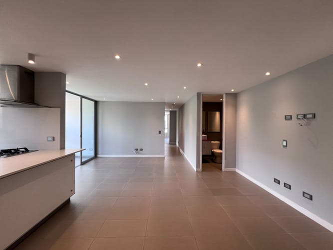 Apartamento de 2 alcobas en venta en El Poblado, Medellín, 80 m² · foto 2 de 16