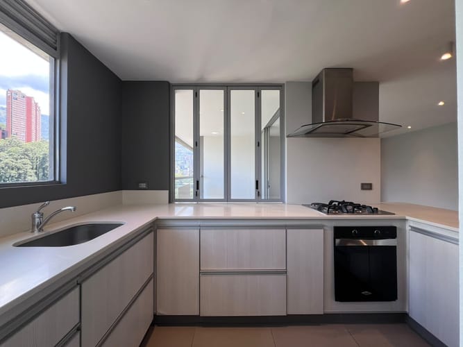 Apartamento de 2 alcobas en venta en El Poblado, Medellín, 80 m² · foto 4 de 16