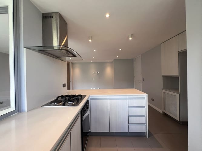 Apartamento de 2 alcobas en venta en El Poblado, Medellín, 80 m² · foto 3 de 16