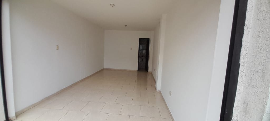 Local en arriendo en Bretaña, Cali, 18 m² · foto 2 de 5