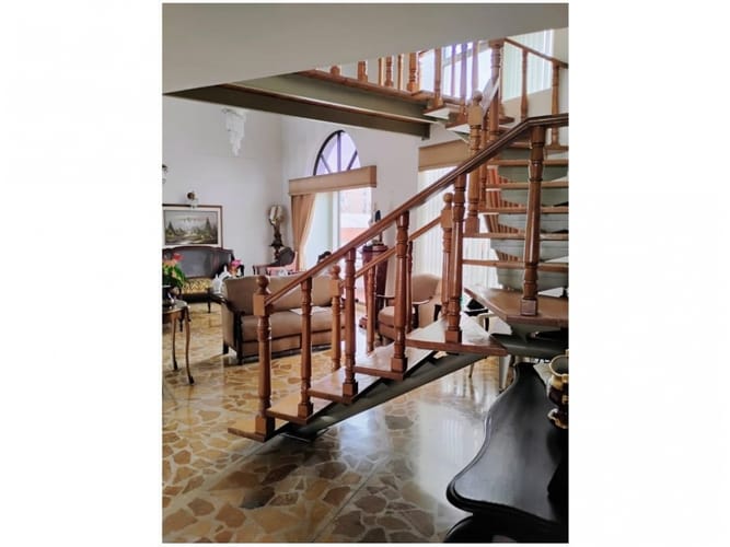 Apartamento de 5 alcobas en venta en Santa Teresita, Medellín, 265 m² · foto 5 de 13