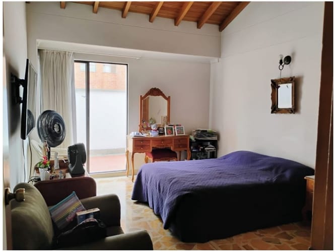 Apartamento de 5 alcobas en venta en Santa Teresita, Medellín, 265 m² · foto 9 de 13