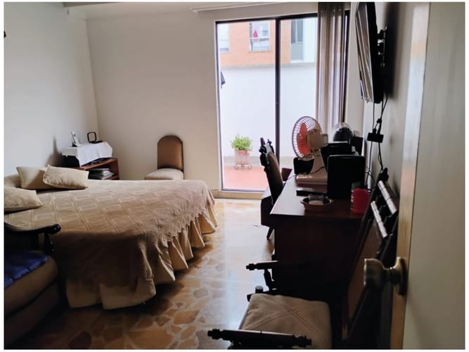 Apartamento de 5 alcobas en venta en Santa Teresita, Medellín, 265 m² · foto 10 de 13