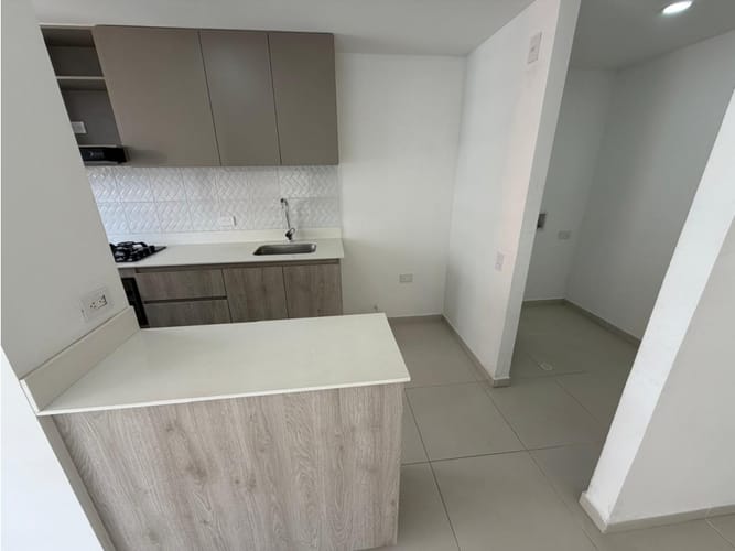 Apartamento de 3 alcobas en arriendo en Los Colores, Medellín, 85 m² · foto 4 de 15