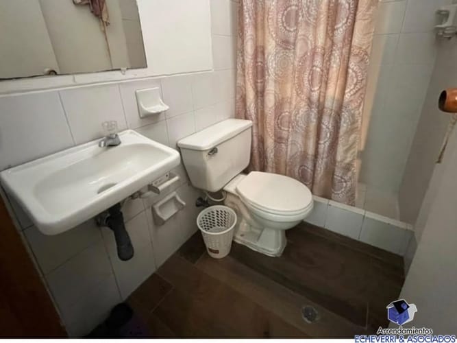 Casa de 4 alcobas en arriendo en El Tesoro, Medellín, 280 m² · foto 2 de 24