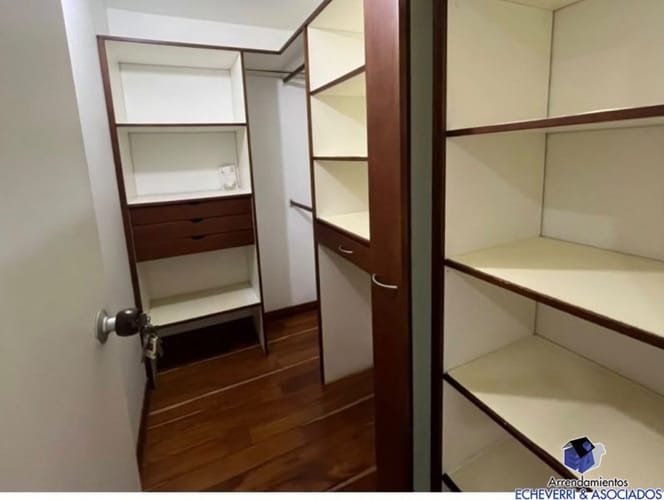 Casa de 4 alcobas en arriendo en El Tesoro, Medellín, 280 m² · foto 11 de 24