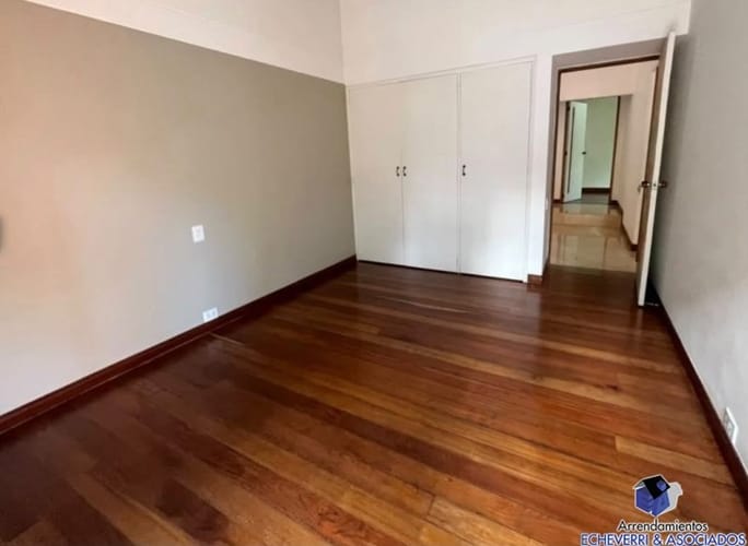 Casa de 4 alcobas en arriendo en El Tesoro, Medellín, 280 m² · foto 12 de 24
