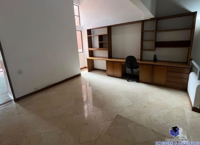 Casa de 4 alcobas en arriendo en El Tesoro, Medellín, 280 m² · foto 14 de 24