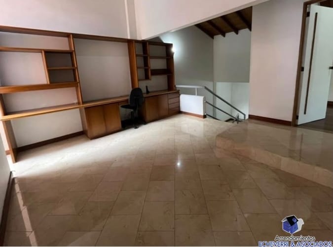 Casa de 4 alcobas en arriendo en El Tesoro, Medellín, 280 m² · foto 15 de 24