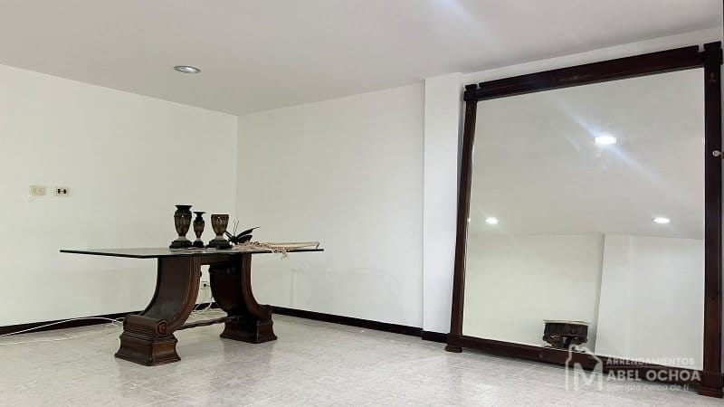 Casa de 3 alcobas en arriendo en Loma De Las Brujas, Envigado, 300 m² · foto 4 de 13