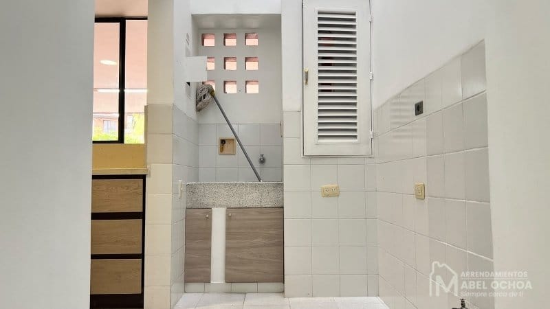 Casa de 3 alcobas en arriendo en Loma De Las Brujas, Envigado, 300 m² · foto 7 de 13