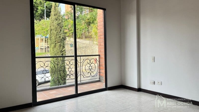 Casa de 3 alcobas en arriendo en Loma De Las Brujas, Envigado, 300 m² · foto 9 de 13