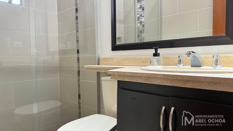 Casa de 3 alcobas en arriendo en Loma De Las Brujas, Envigado, 300 m² · foto 10 de 13
