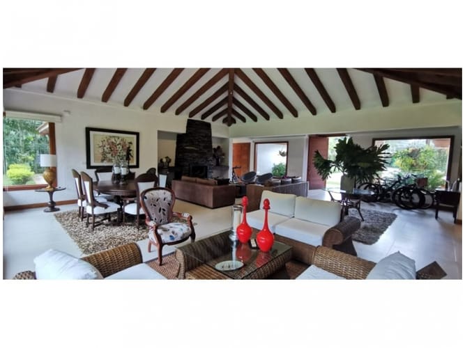 Apartamento de 3 alcobas en venta en Llano Grande, Medellín, 450 m² · foto 2 de 24
