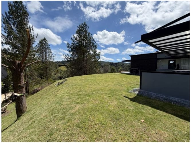 Casa de 3 alcobas en venta en Escobero, Envigado, 1577 m² · foto 19 de 24