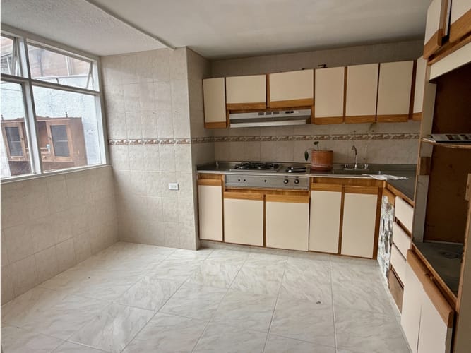 Casa de 5 alcobas en venta en El Recuerdo, Bogotá, 220 m² · foto 6 de 11