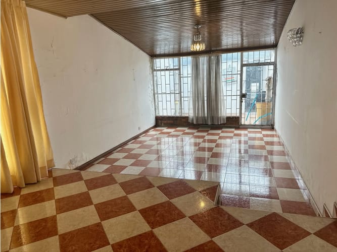 Casa de 5 alcobas en venta en El Recuerdo, Bogotá, 220 m² · foto 10 de 11