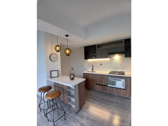 Apartamento de 2 alcobas en venta en Centro, Rionegro, 51 m² · foto 2 de 11