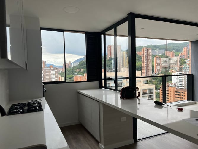 Apartamento de 2 alcobas en arriendo en Lalinde, Medellín, 96 m² · foto 4 de 10