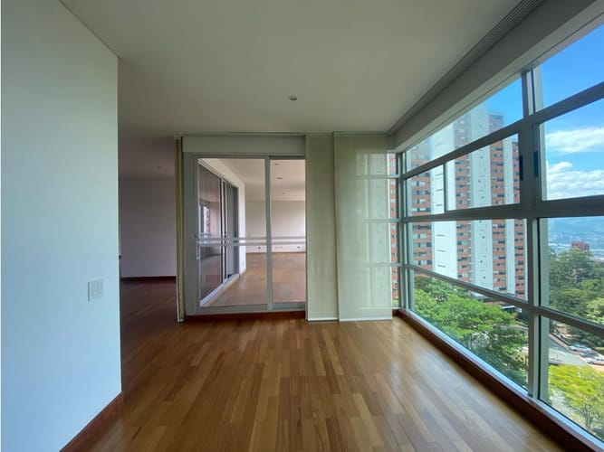 Apartamento de 3 alcobas en venta en El Tesoro, Medellín, 272 m² · foto 2 de 7