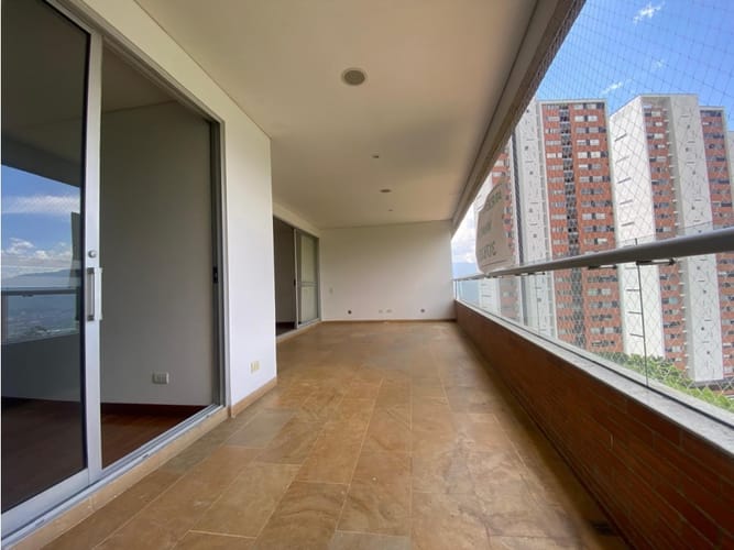Apartamento de 3 alcobas en venta en El Tesoro, Medellín, 272 m² · foto 3 de 7