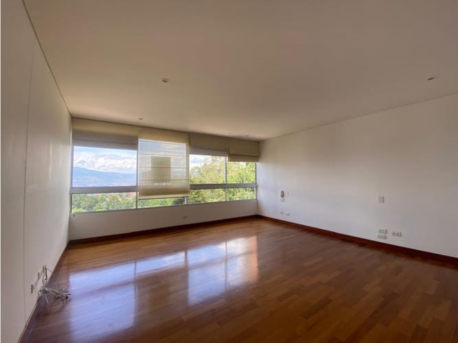 Apartamento de 3 alcobas en venta en El Tesoro, Medellín, 272 m² · foto 6 de 7