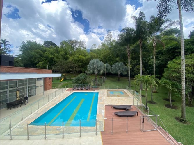 Apartamento de 3 alcobas en venta en El Tesoro, Medellín, 272 m² · foto 7 de 7
