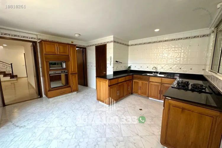 Casa de 4 alcobas en arriendo en Las Lomas, Medellín, 360 m² · foto 11 de 24