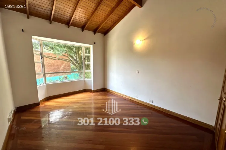 Casa de 4 alcobas en arriendo en Las Lomas, Medellín, 360 m² · foto 13 de 24